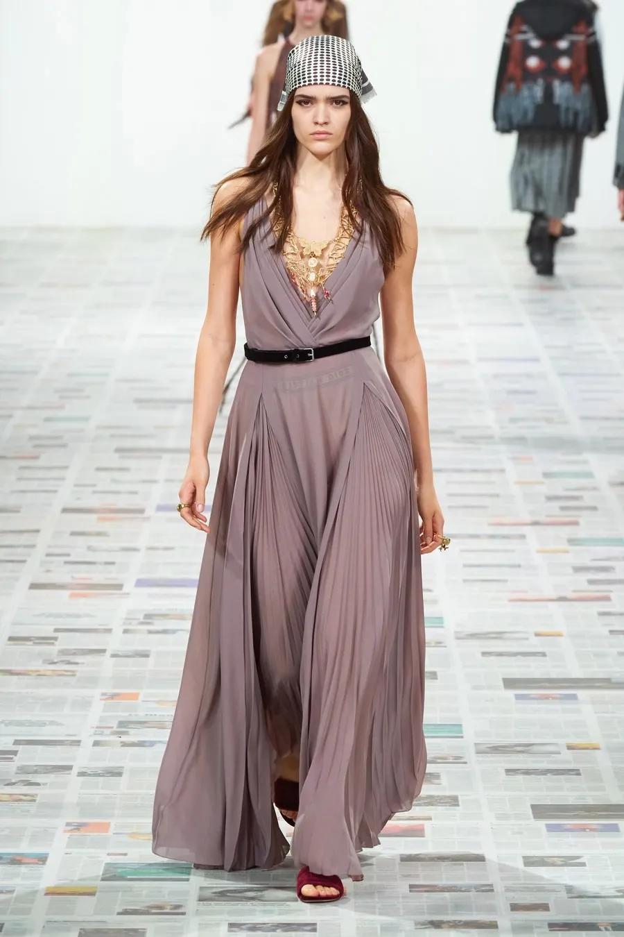 2022巴黎时装周秋冬大衣,2020秋冬巴黎时装周