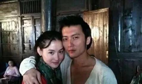 谢霆锋罕见谈感情，下意识的一句话，终于明白他为何如此痴迷王菲