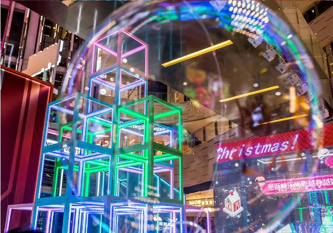 美已经不够了,今年的圣诞美陈必须“玩”起来