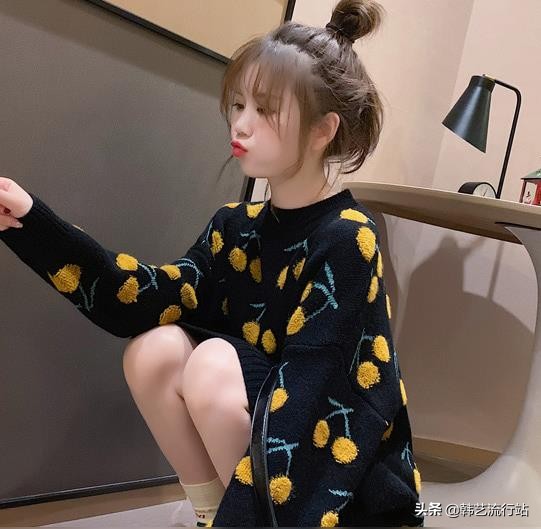 今年流行设计感毛衣,韩国设计款宽松毛衣