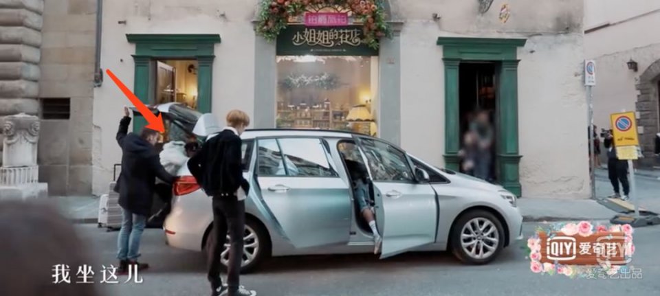 “人精”欧阳娜娜暗讽美合专睡男明星？扒完她的好友圈发现她极度