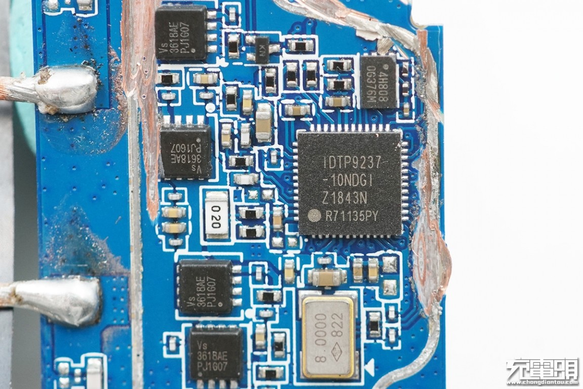 小米充电宝30000快充版拆开,小米无线充电宝10w和30w对比