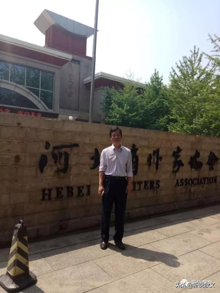 散步的时候，被一个陌生人拦住，和我进行了一次无聊却有趣的讨论