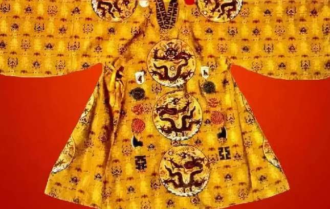 历代龙袍的款式变迁,秦始皇曾经走的黑色极简风