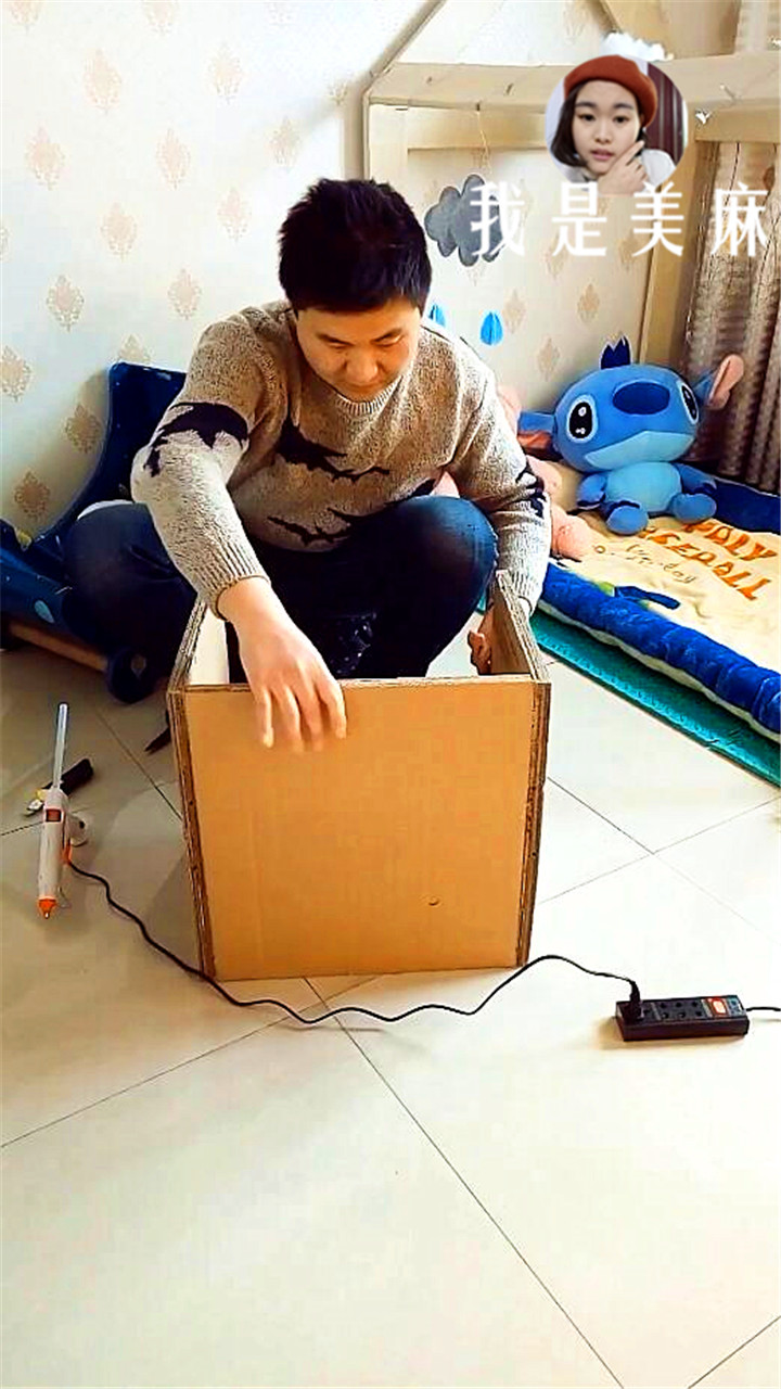 爸爸自制儿童书桌,废纸箱做书桌图片大全