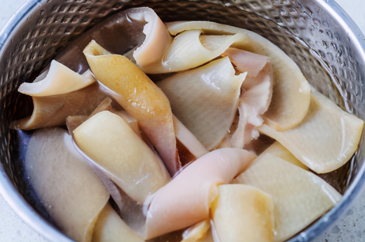 做猪皮冻水的比例是多少,做猪皮冻的正确方法