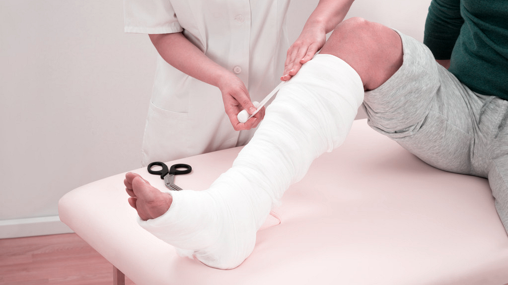 跖骨骨折后多久可以下地走动,趾骨骨折手术后多久能下地走动