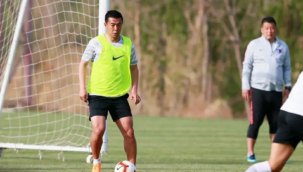 赵本山在足球队告诉徐亮别踢假球,赵本山说徐亮踢假球是哪一场