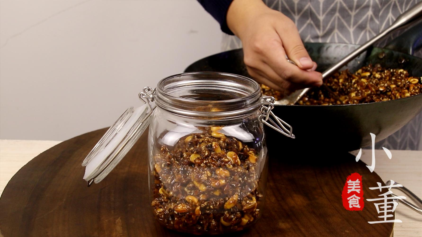 小董制作香菇酱,香菇酱不要辣椒