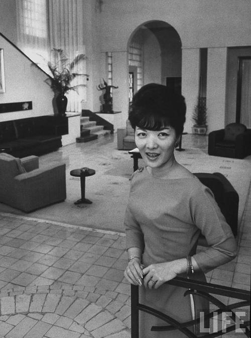 越南第一夫人陈丽春：蛇蝎女，因傲慢引起兵变，几乎全家被杀