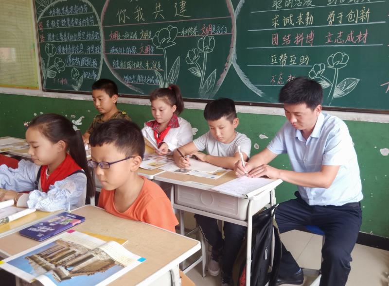 慧心妙语促提升助飞新人添动力——丰荫明德小学开展推门课活动纪实（图）