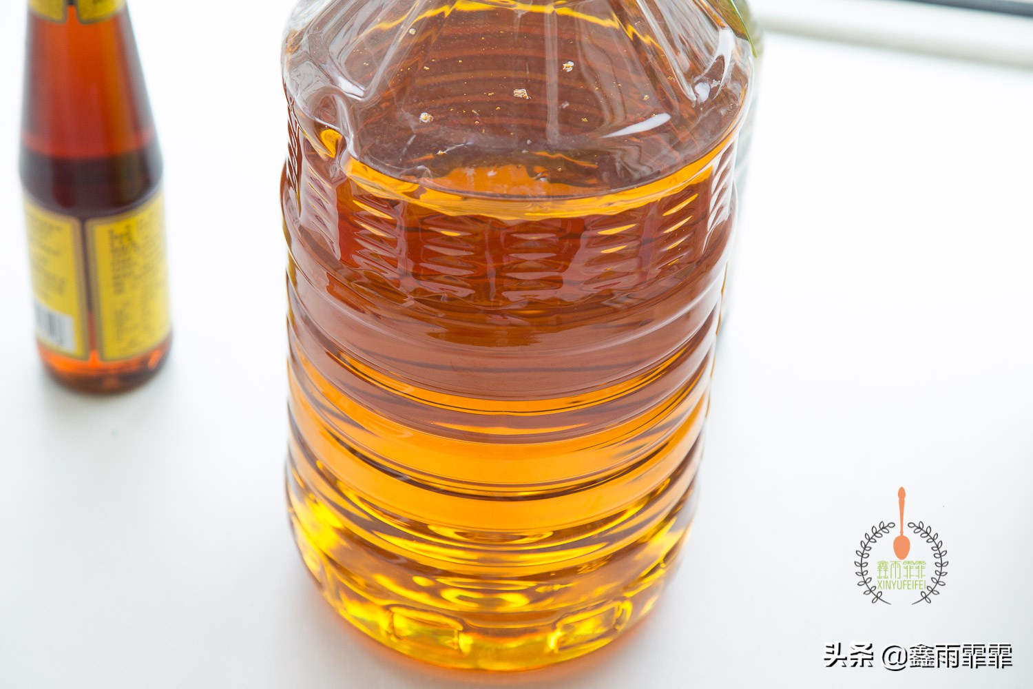 食用油造假的实拍视频,食用油造假