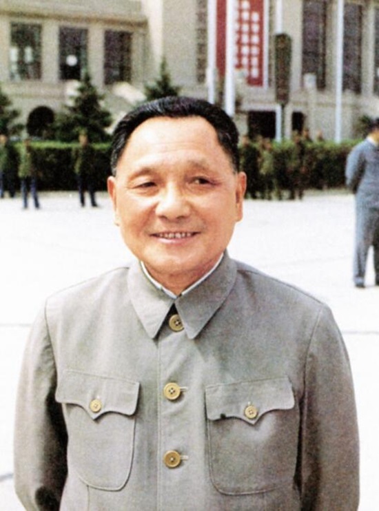 2000年日本主持人：“中国要日本道歉到啥时候”，*镕基朱**机智回应