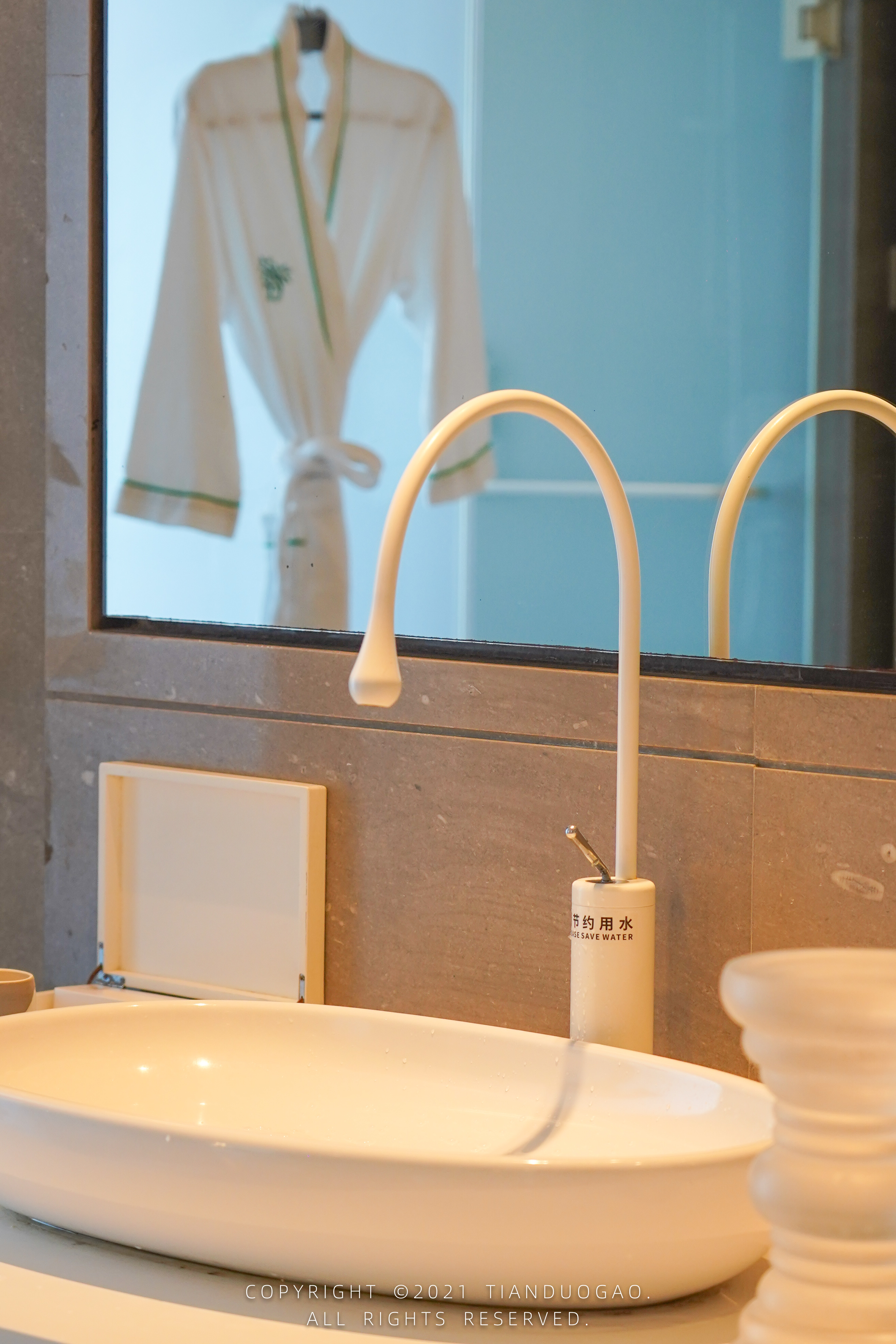 家有晴宝去三亚旅行住七星酒店,三亚大树七星酒店