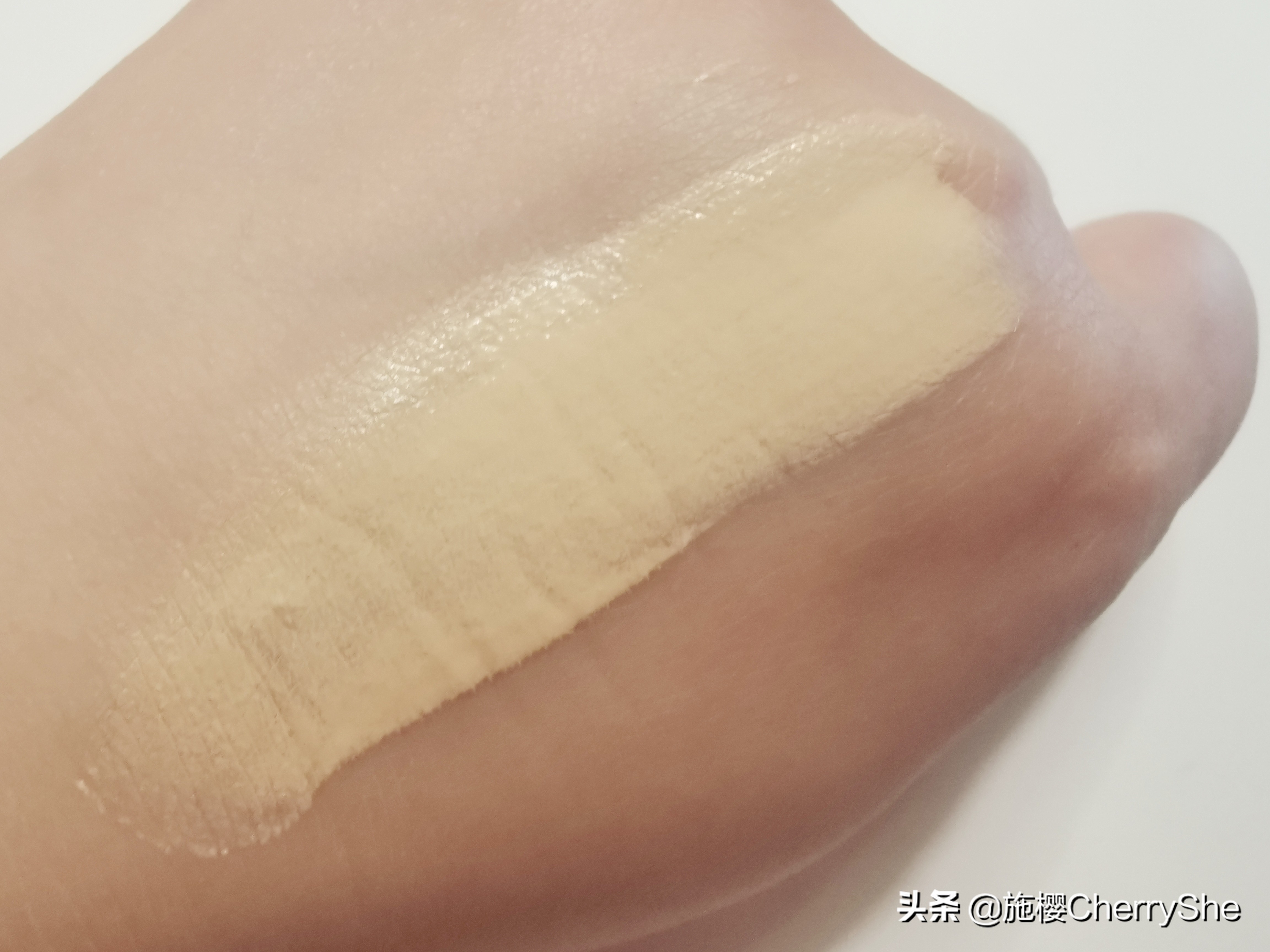 粉底液阿玛尼权力3.5号色,混油皮粉底液测评推荐圣罗兰