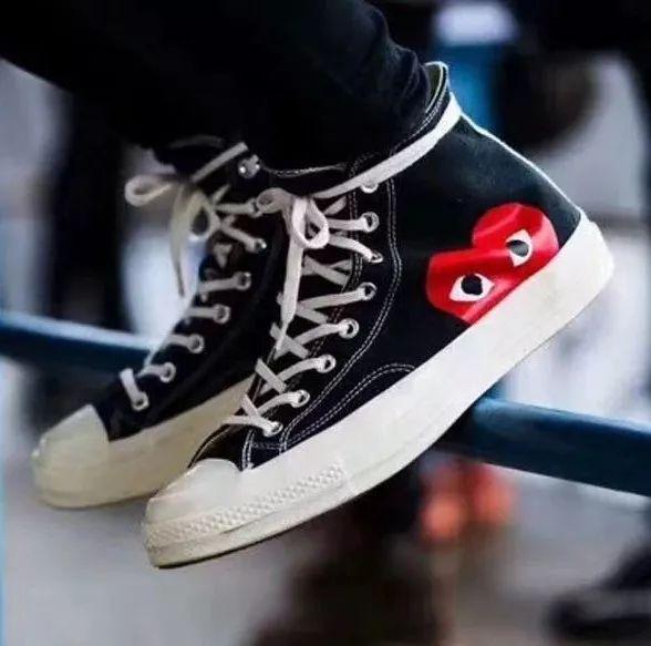 怎么系鞋带扁的鞋带不容易掉,明星同款鞋带怎么系