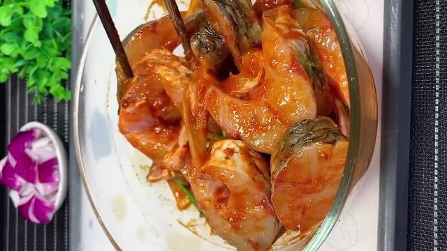 一条完整的草鱼怎么在砂锅里炖,砂锅炖整只草鱼的正确做法