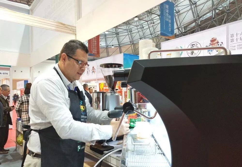 一泡而红！四川这座小城已火向全球，今天万人齐聚！