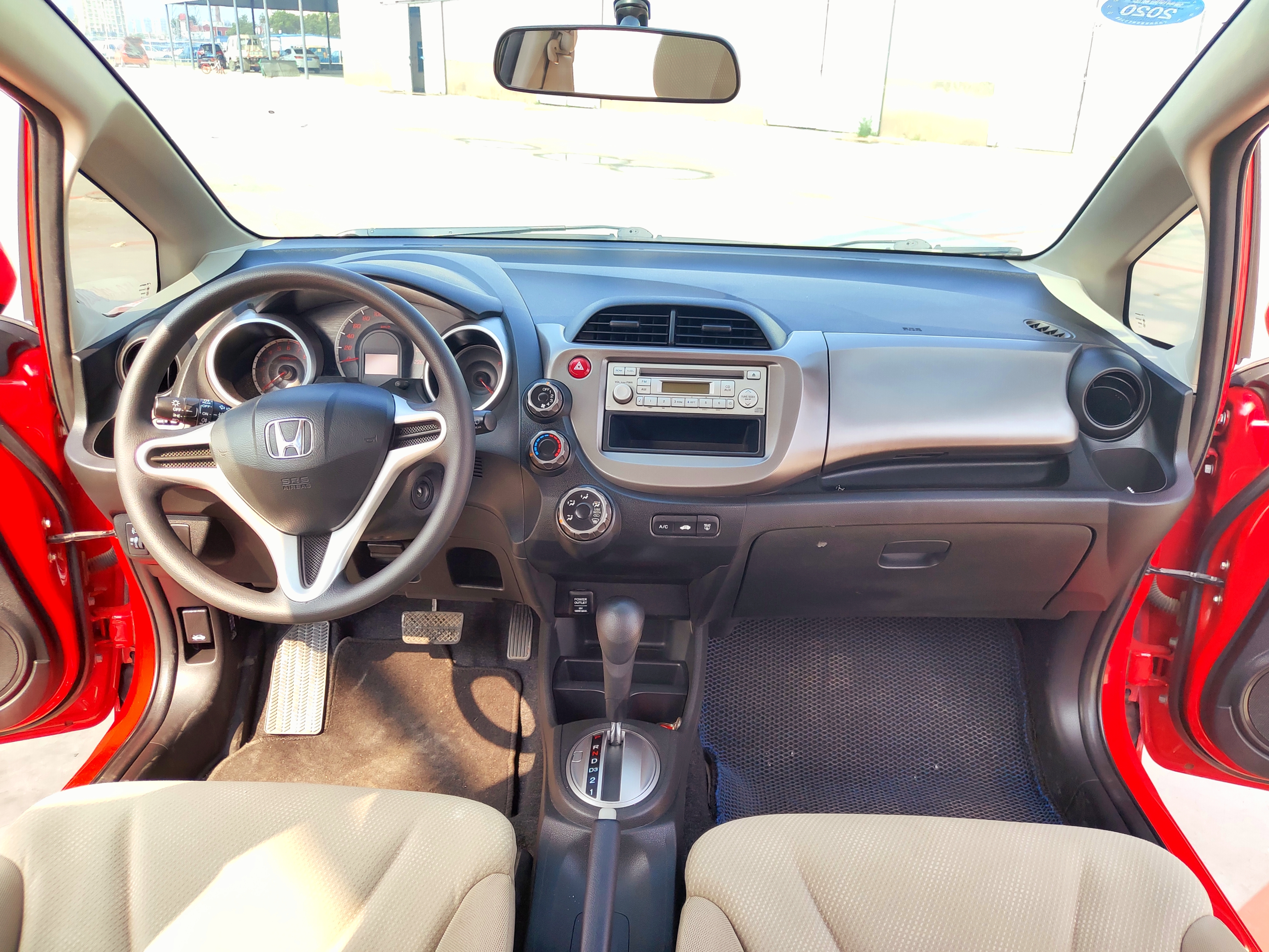 一辆车接一辆车,一辆接一辆车