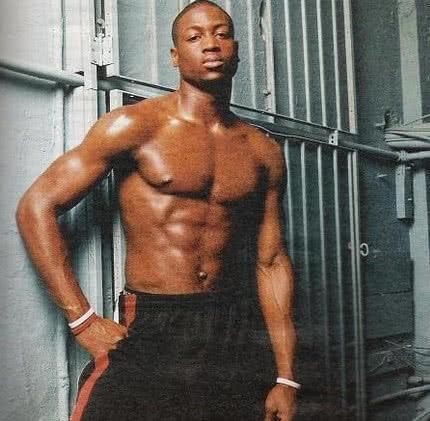 nba球员把球衣穿成紧身衣,nba球员球衣里穿的紧身衣叫什么