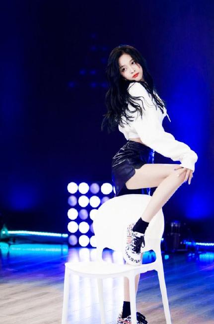 101杨超越现状,火箭少女101孟美岐怎么了