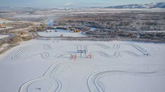 冬天最有意思的事情之一，开着宝马在-30℃冰面漂移