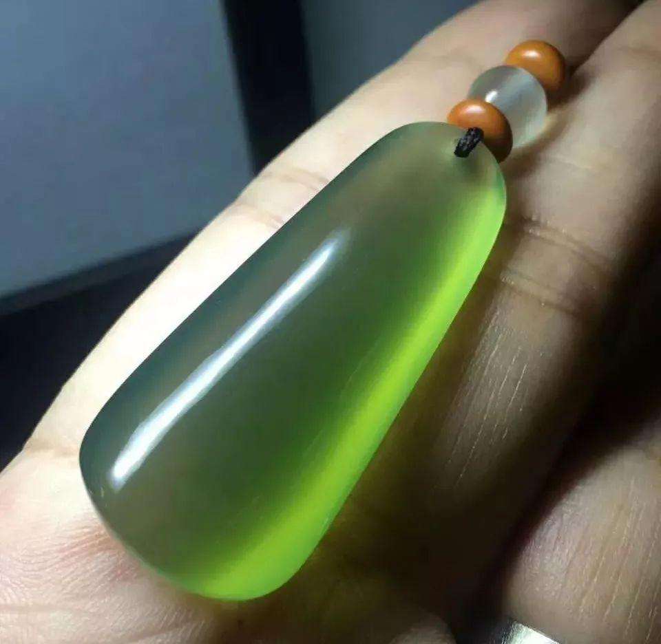 岫玉手镯鉴别证书最简单方法,玉石的鉴别方法