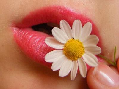 嘴唇经常起皮是什么原因造成的,嘴唇起皮是什么原因导致的怎么办