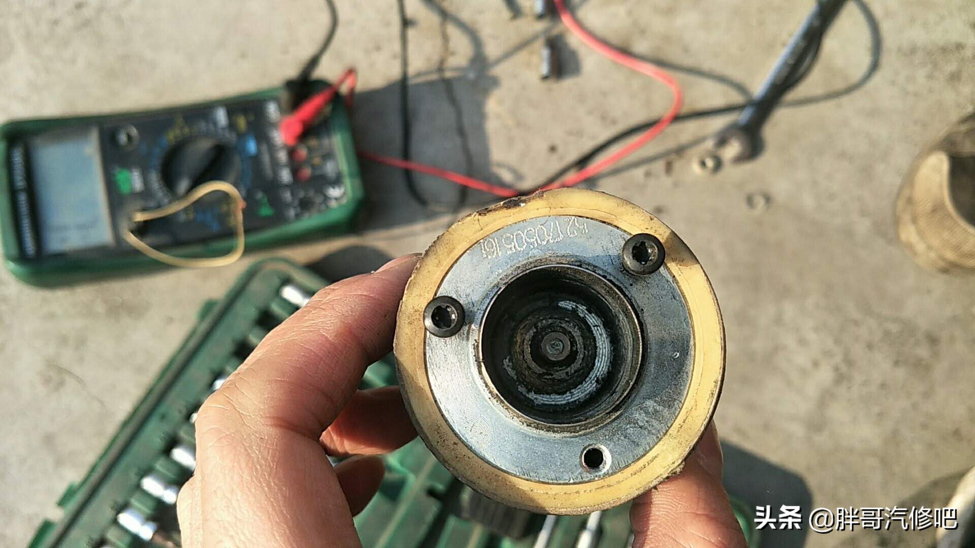 别克凯越更换起动机碳刷教程,凯越起动机马达更换碳刷图解