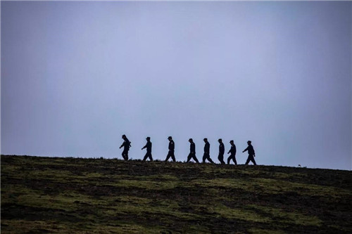 80后的警察已40岁了,80岁老民警