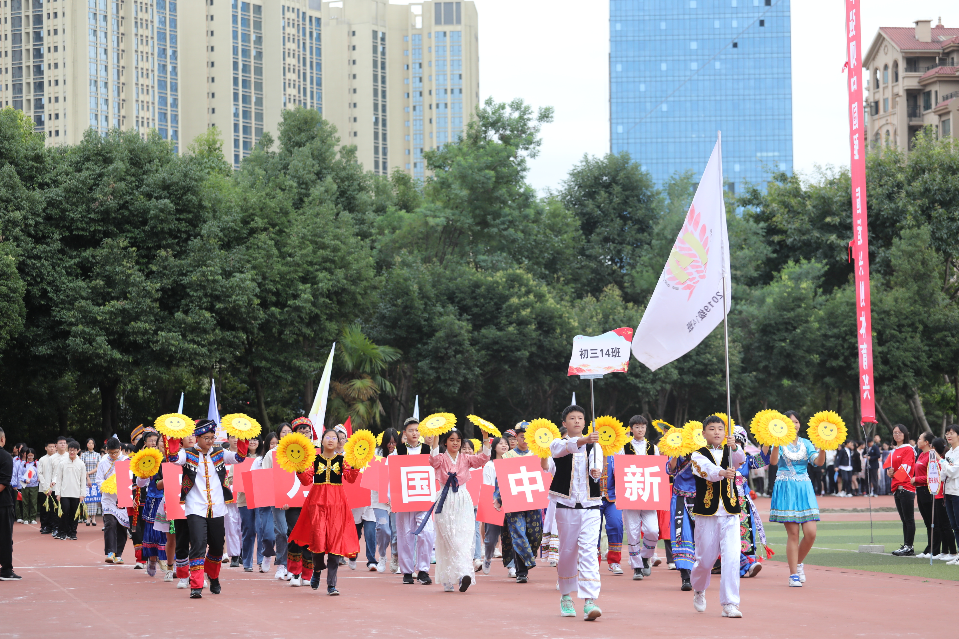 家长比孩子激动,安乡县城北小学体育节
