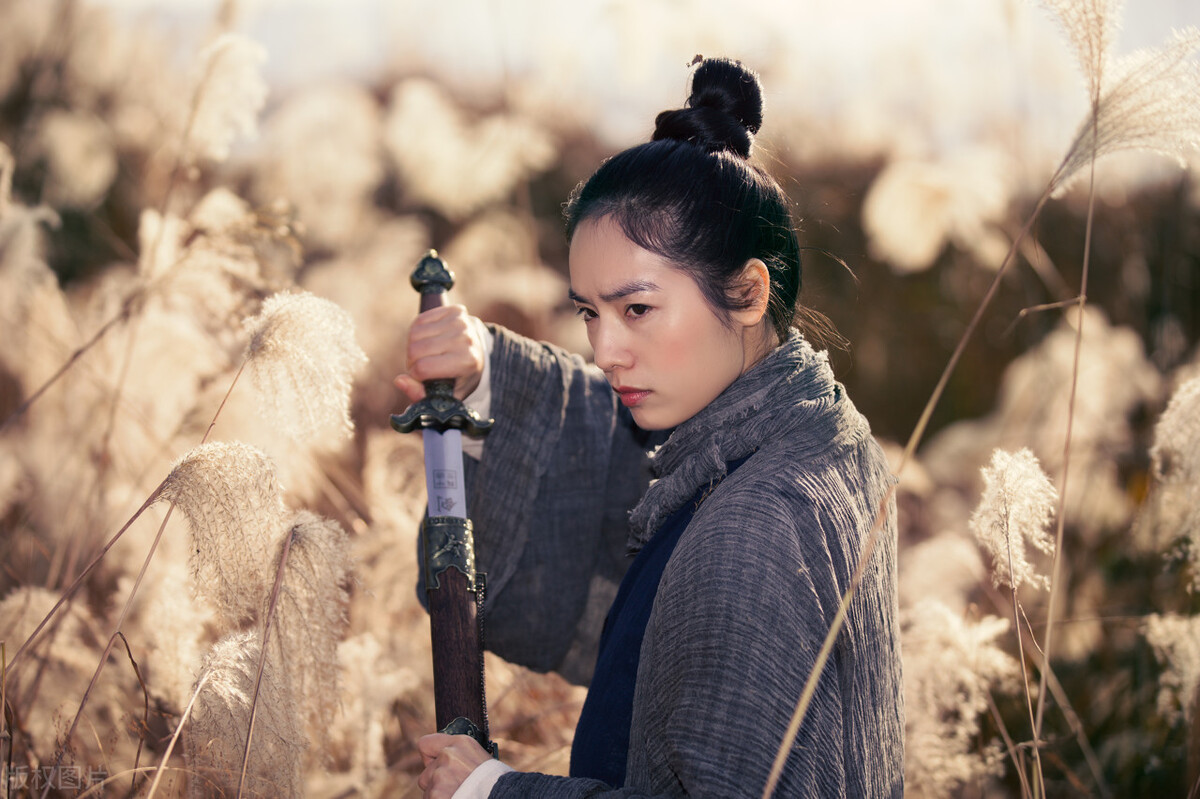 她因太美而遭到排挤,她因太美一夜爆红