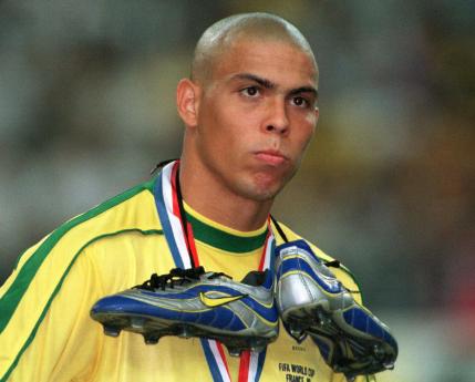 罗纳尔多世界第一,足坛巨星传罗纳尔多