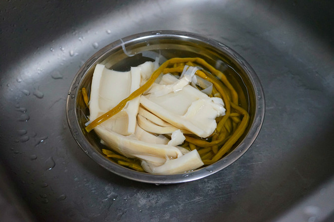 李子柒家月销95万的螺蛳粉，在家就能轻松搞定，好吃到流泪！