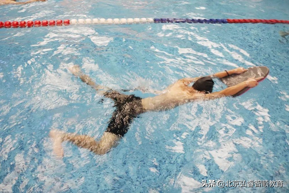 蛙泳大腿内侧疼痛,学蛙泳后大腿根部疼痛