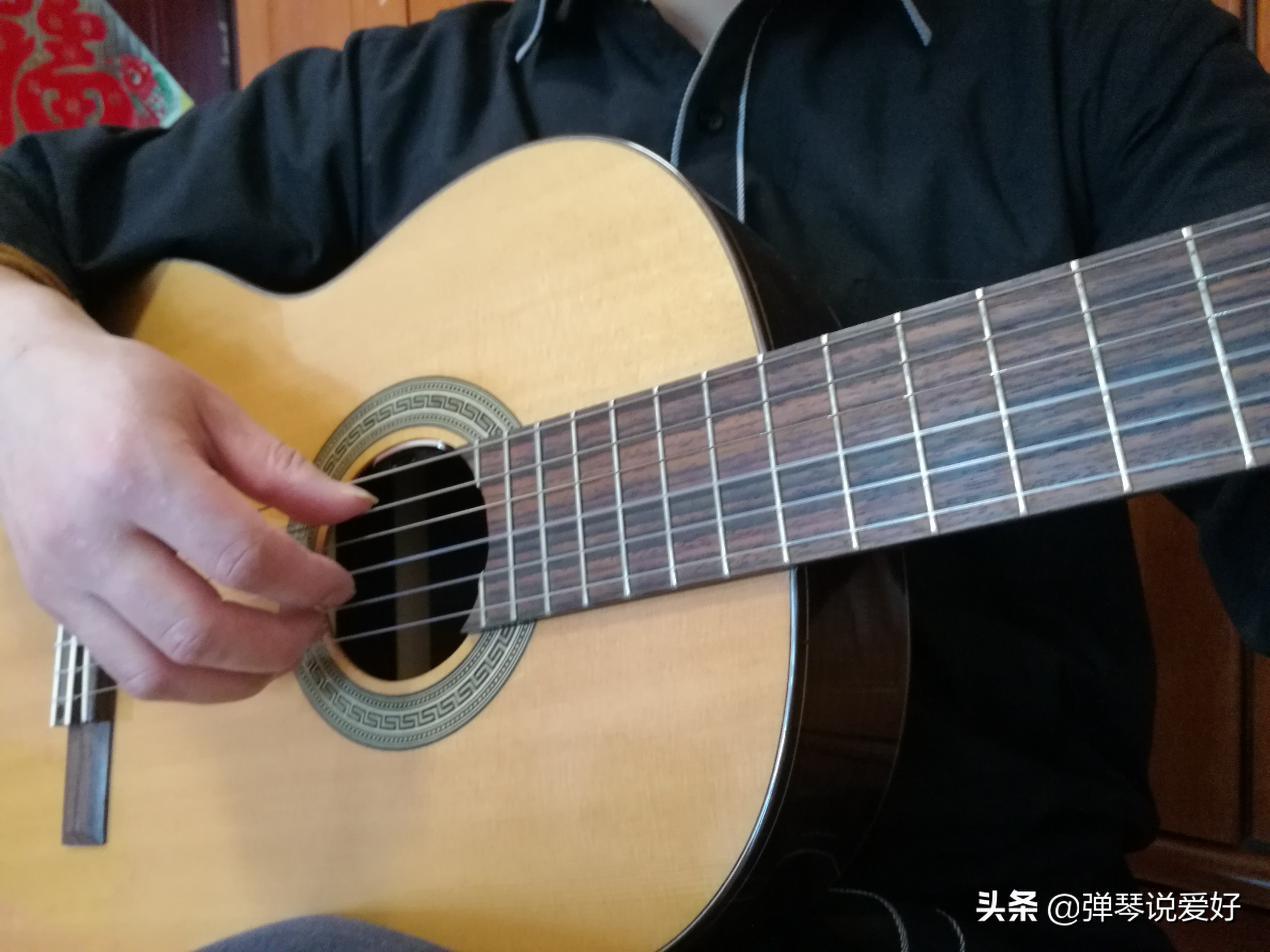 新手学吉他要买什么,刚开始学吉他买什么样的合适