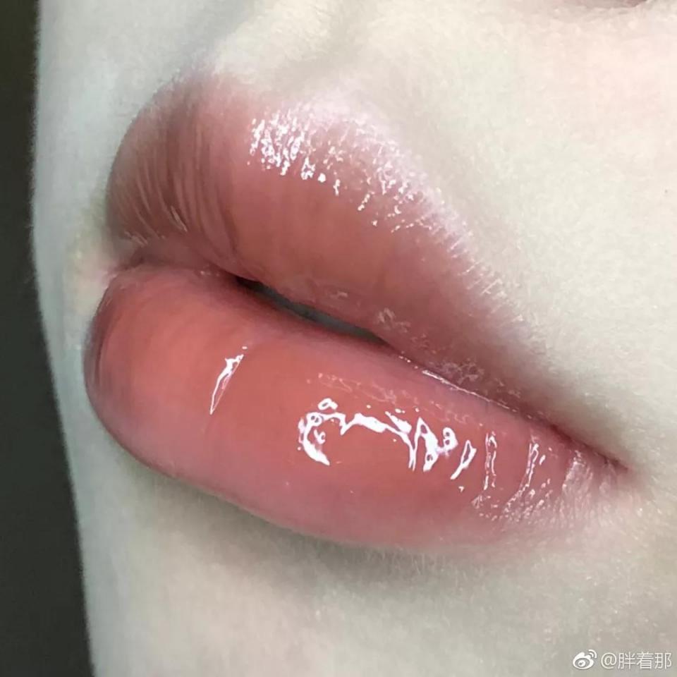 快买了这只口红来人间水蜜桃学院报道！