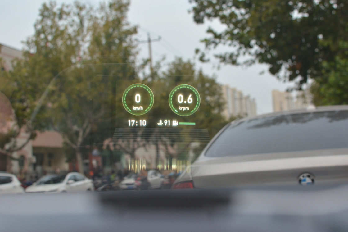 自从上过小米众筹，车萝卜又出新品，彩屏HUD真香