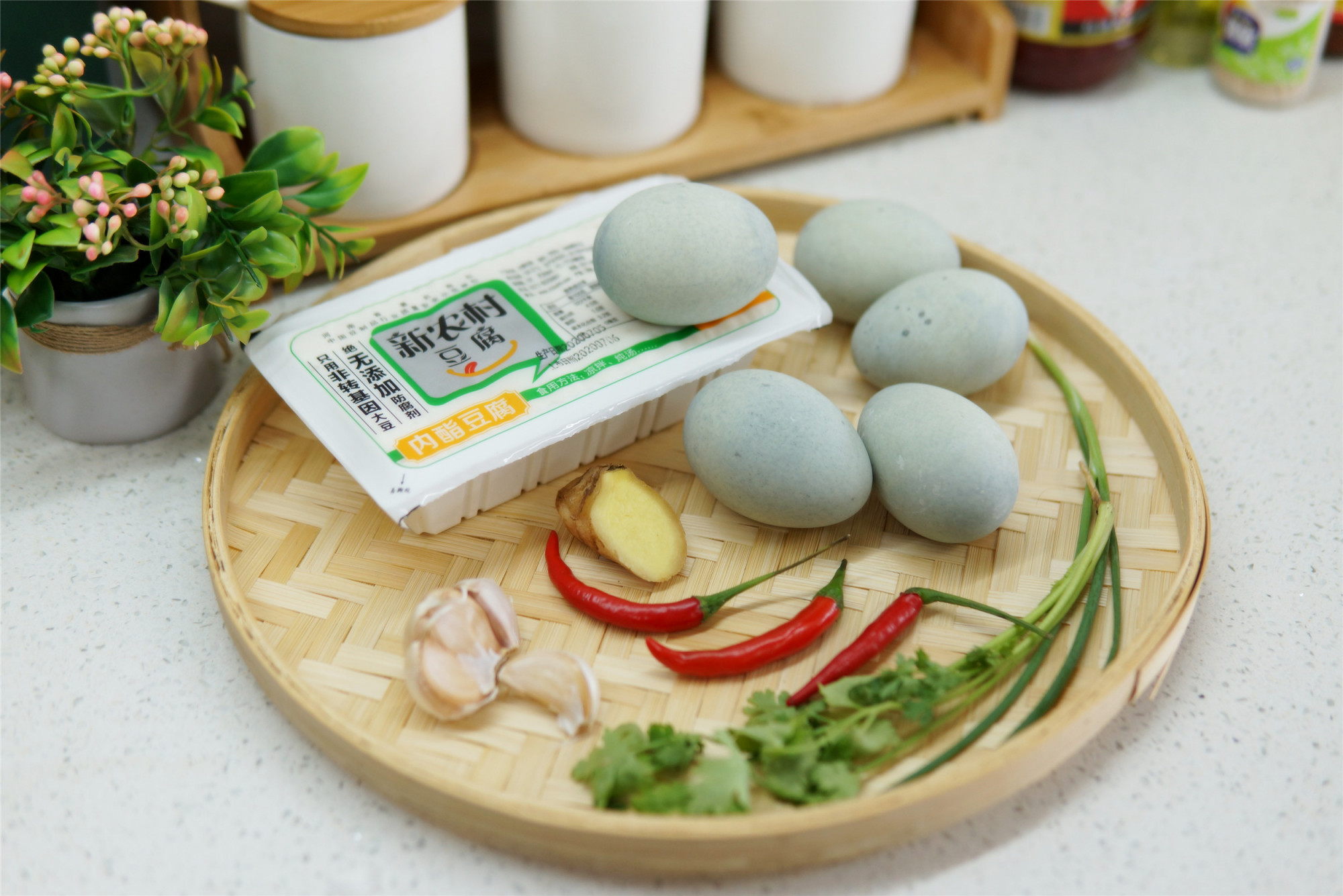 切松花蛋怎么切,松花蛋怎么切最好吃