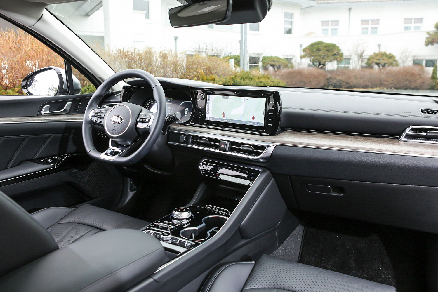 全新起亚k5高颜值运动帅气真香,起亚k5是b级车吗