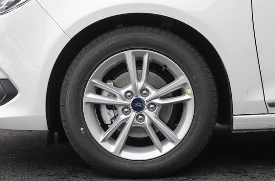 性价比最高的车型福特福睿斯,仅提供三缸车型的福特福睿斯