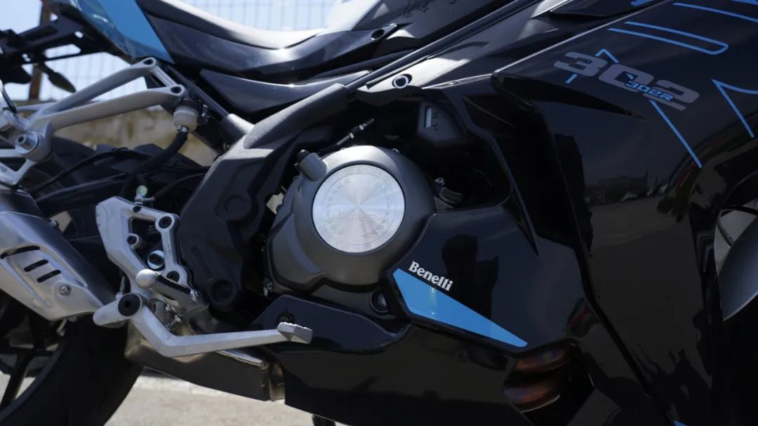 贝纳利tornado302跟飓风302r,新款贝纳利302r5秒破百