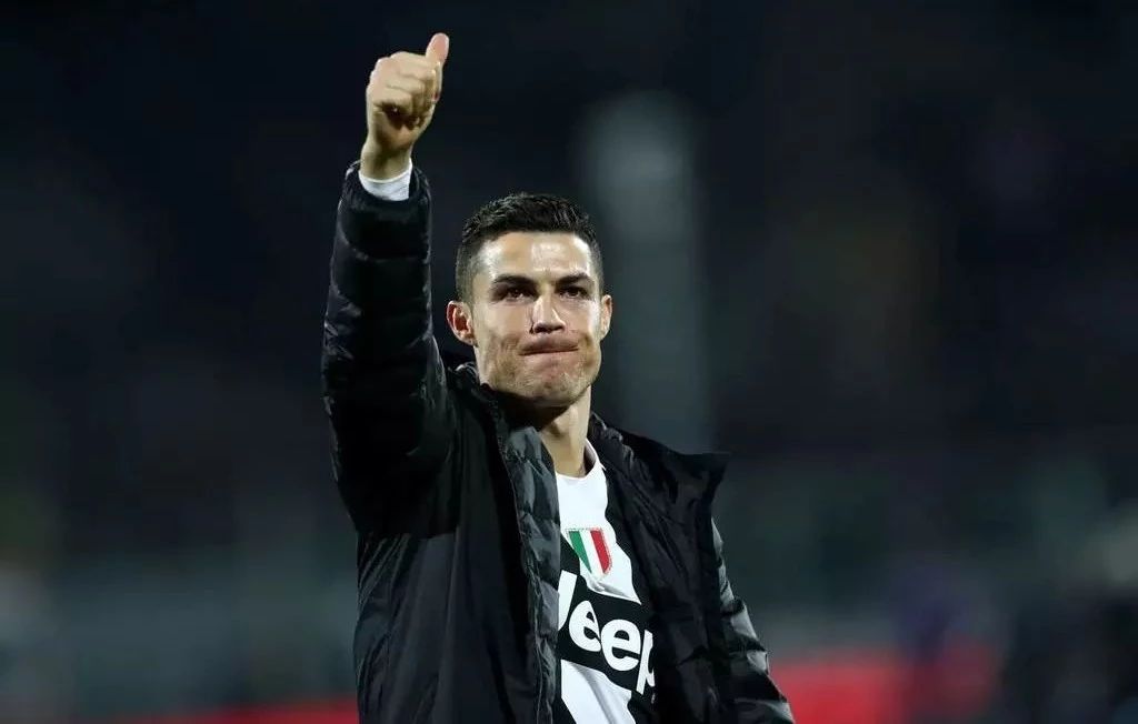 C罗迎两消息,王牌经纪人赞扬:孩子们的榜样,成谷歌搜索热词