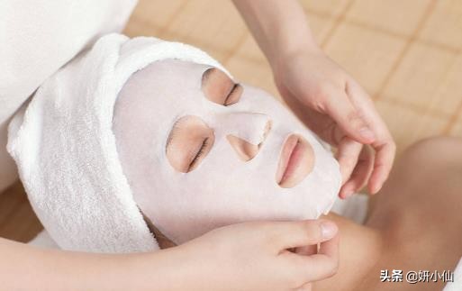 贴面膜后洗脸好还是不洗脸好,补水面膜用完后要涂面霜吗