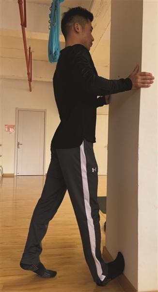 跑步脚踝上方10公分疼痛,跑步脚踝肿痛怎么消除