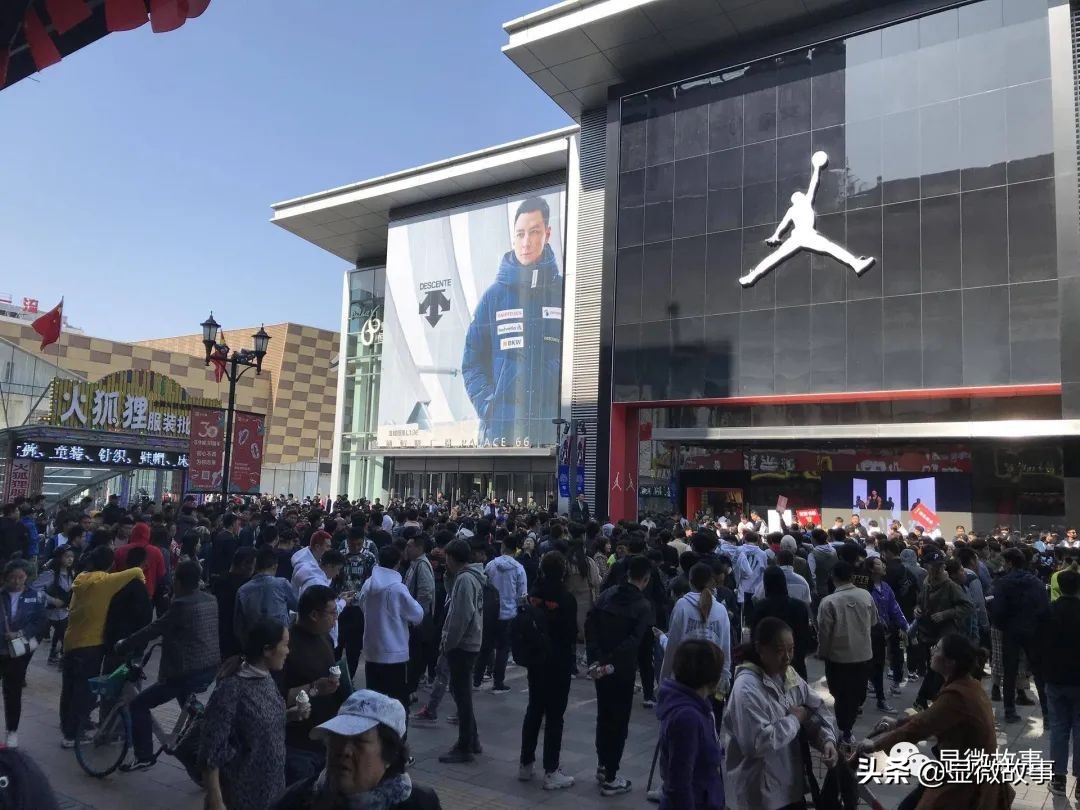 买鞋凌晨排队摇号抽签,彻夜排队抽签摇号