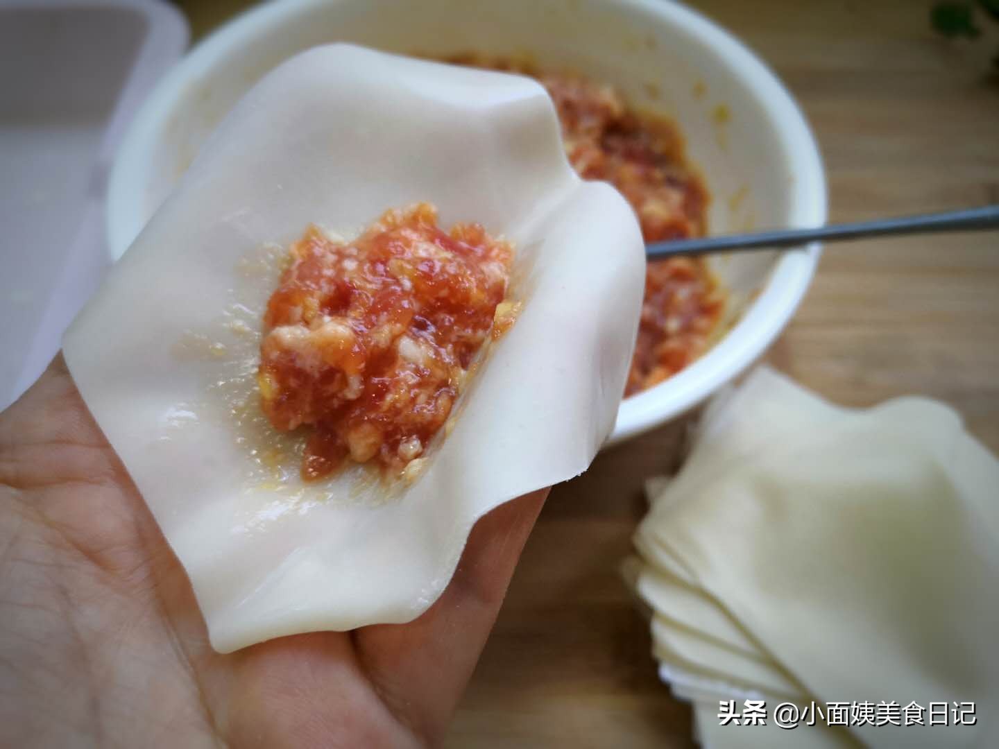 夏天馄饨汤怎么调才好吃,夏天馄饨馅料配方