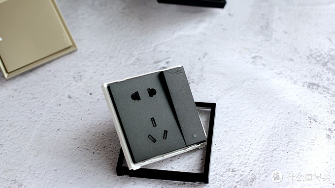 施耐德皓呈系列小夜灯现场效果,施耐德颜值开关插座