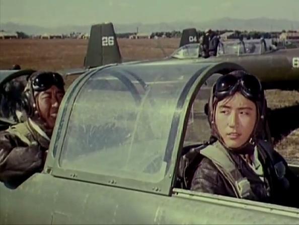 飞行员在飞机上长久飞行，如何解决生理问题？事实证明办法很高明