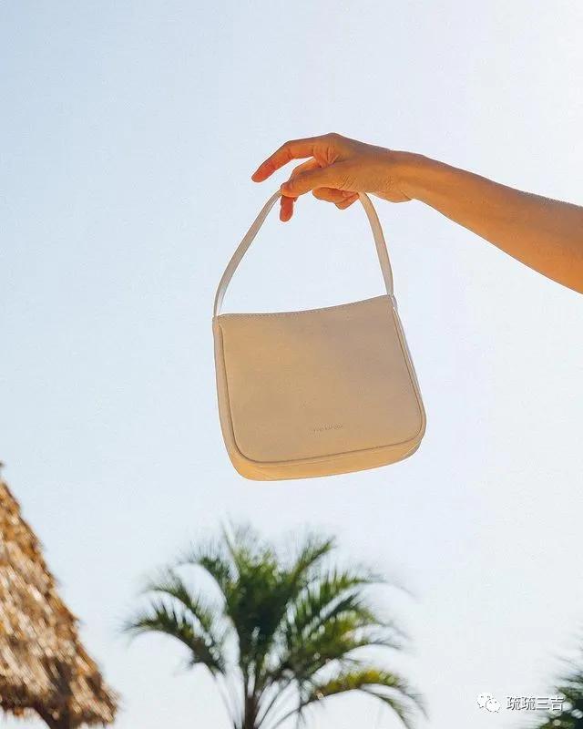 韩剧小女孩看上一款包,韩国小姐姐都背什么包包